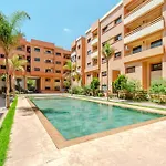 Confortable & Tres Bien Note - Vue Piscine, Proche M Avenue, Piscine, Fibre Optique, Parking