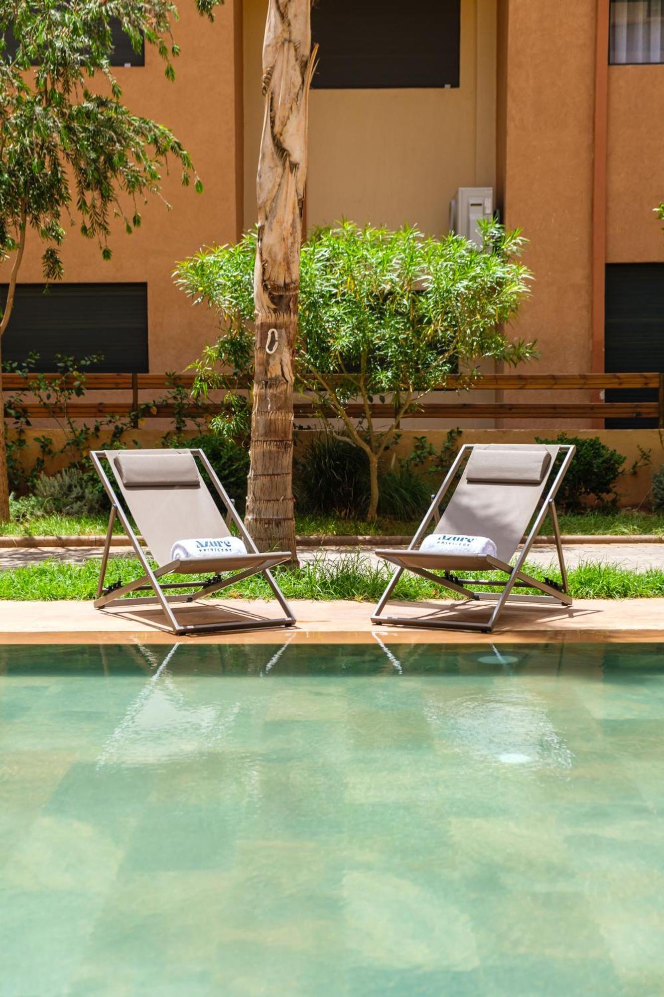 Appartamento Confortable & Tres Bien Note - Vue Piscine, Proche M Avenue, Piscine, Fibre Optique, Parking